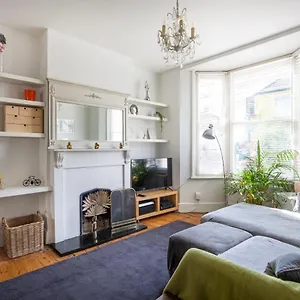 King Bd, Spacious 4bd Victorian In Hove, 5 Mins From Beach! Holiday home Brighton