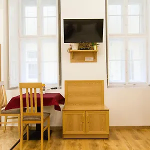 https://authentic-akacfa-apartment.inbudapesthotels.com