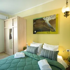 https://apt-f-b-collection-seaview-mini-penthouse.hotelschalkidiki.net